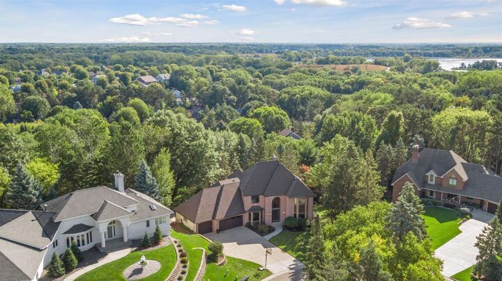 Property Photo:  685 Valley View Court  MN 55126 