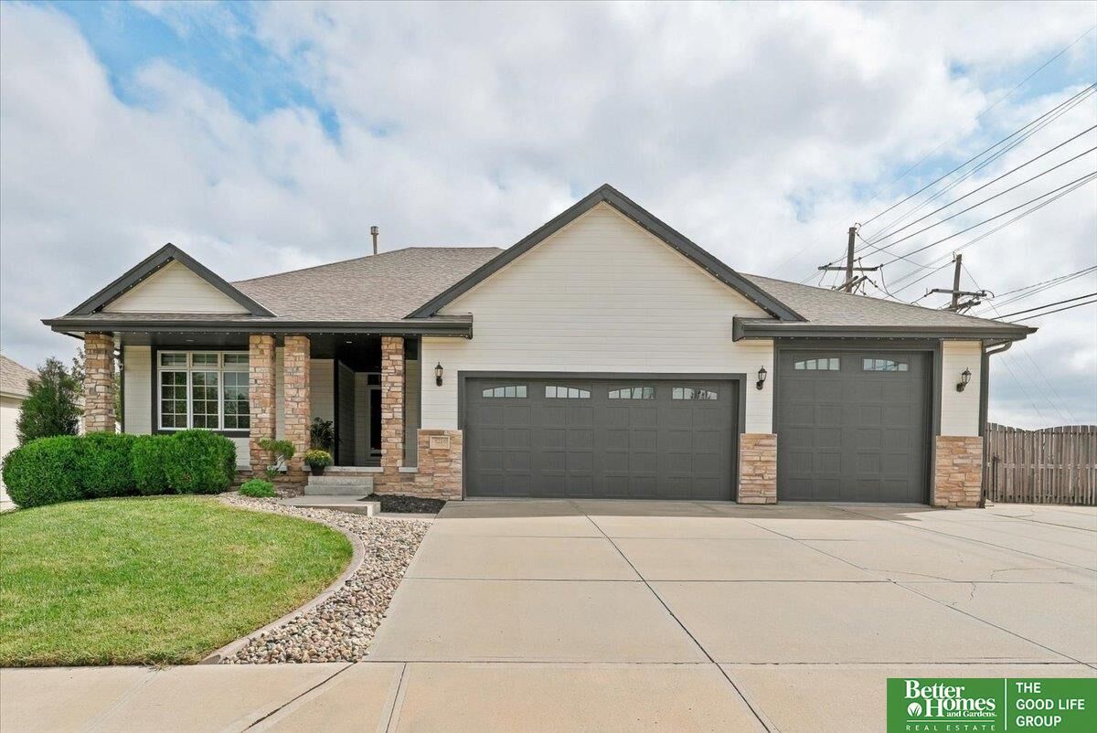 Property Photo: 8221 S 154 Avenue NE 68138