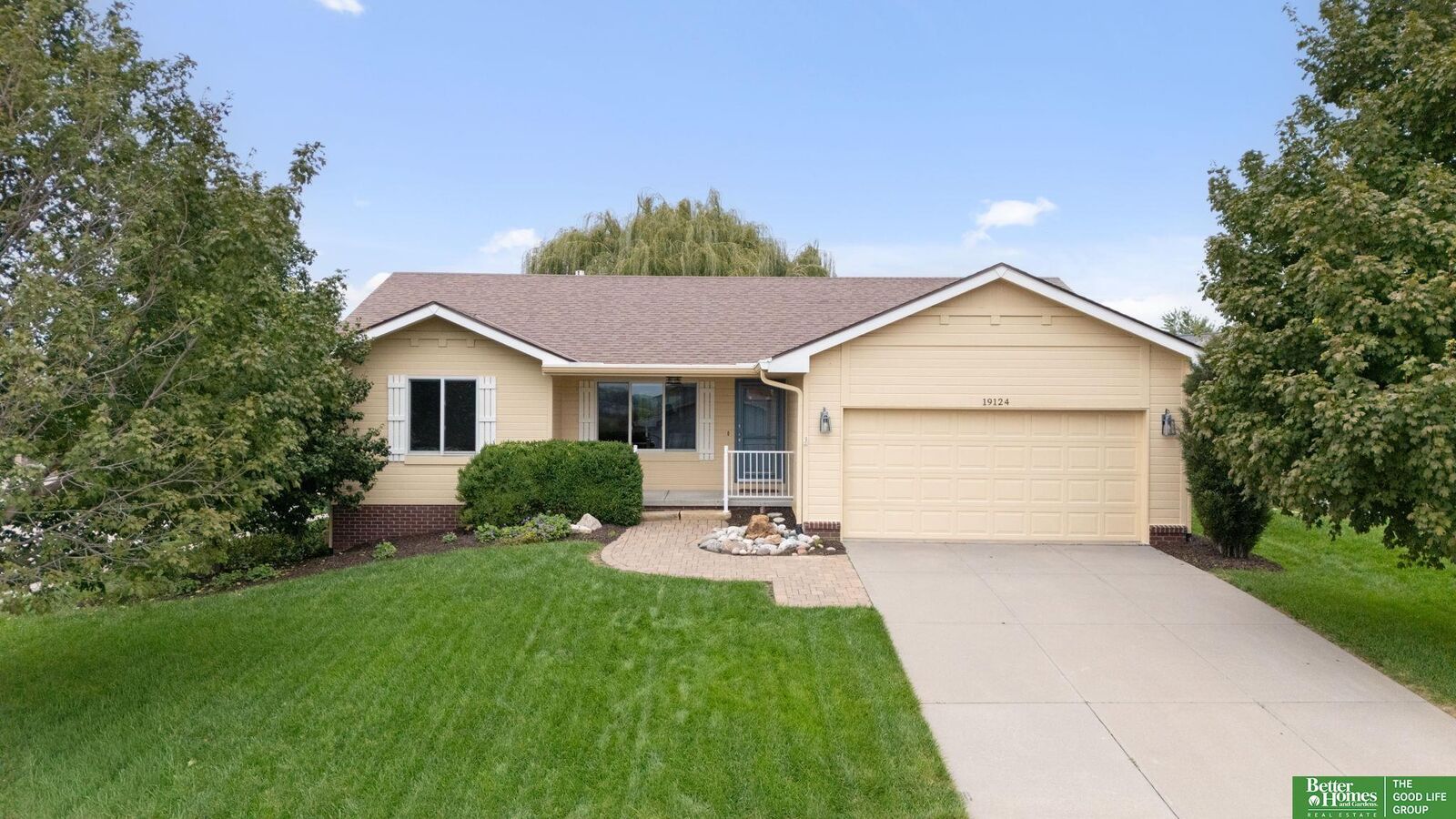 Property Photo:  19124 Lake Street  NE 68022 