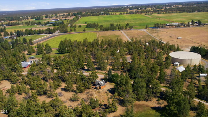 Property Photo: 63379 Hamehook Road OR 97701