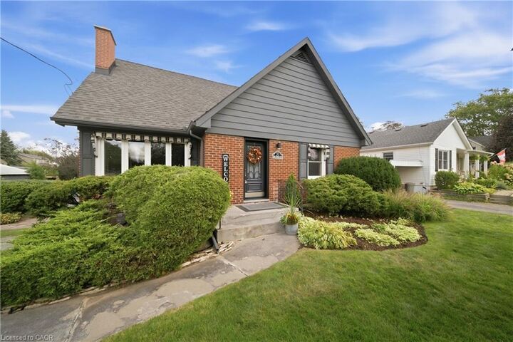 Property Photo:  33 The Strand Avenue  ON N3R 1Z2 