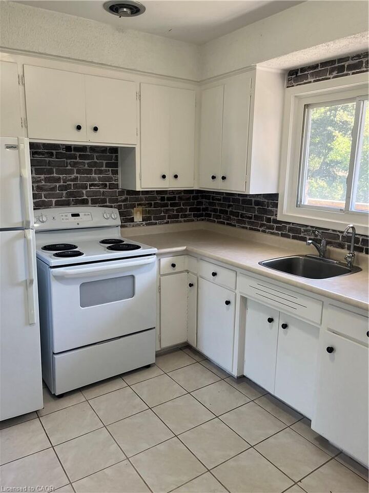 Property Photo:  775 Frederick Street 5  ON N2B 2B4 