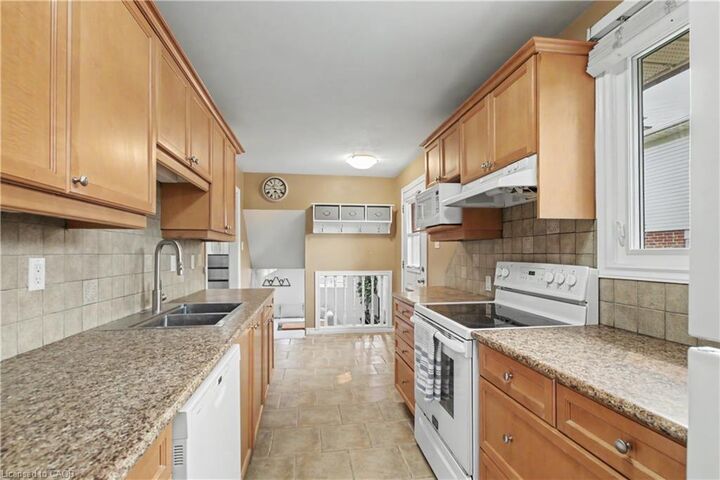 Property Photo:  484 Redfox Road B  ON N2K 2V8 