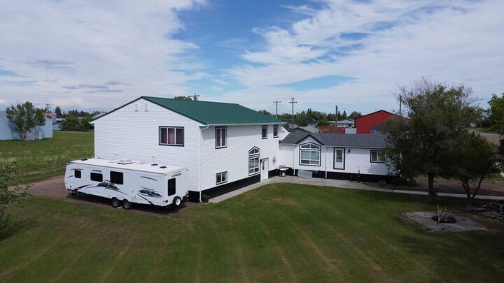 Property Photo:  108 5 Avenue  AB T0J 3P0 