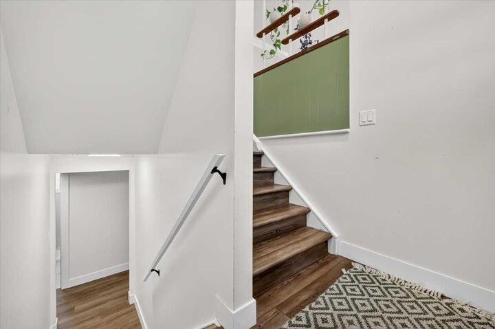 Property Photo:  1011 32 Street SE  AB T2A 0Z5 