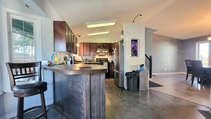 Property Photo:  9810 102 Avenue  AB T0H 3C0 