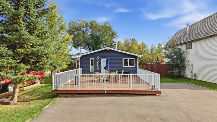 Property Photo:  3513 50 Avenue  AB T4S 1B5 
