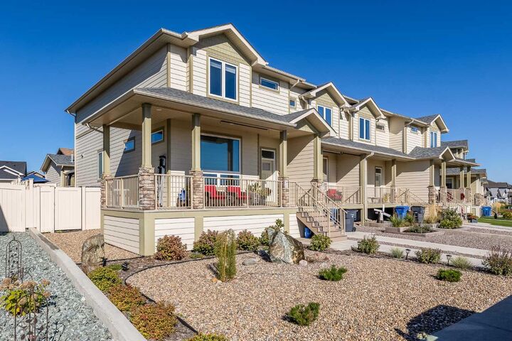 Property Photo:  218 Ranchlands Boulevard NE  AB T1C 0E3 