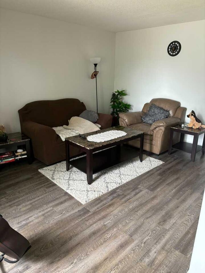 Property Photo:  1234 9 Avenue N 1  AB T1H 1G7 