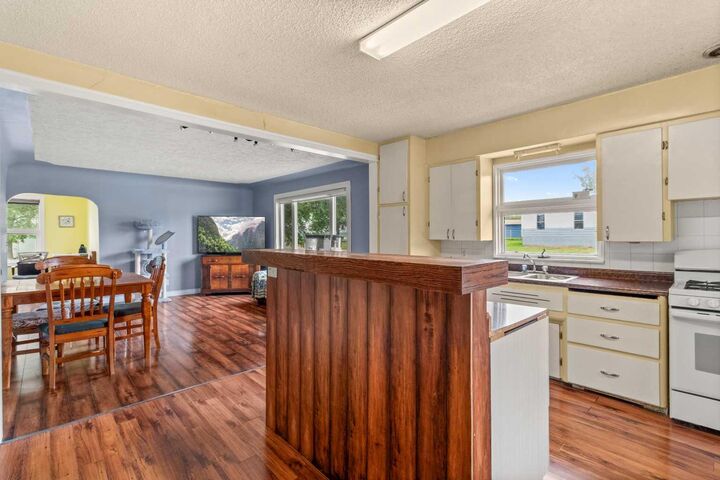 Property Photo:  439 Aberdeen Avenue  AB T0M 0L0 
