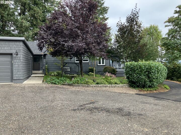 Property Photo:  2207 32nd St  WA 98671 