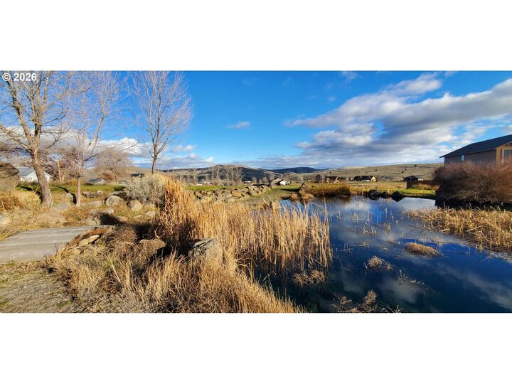 Property Photo: 419 Little Lake Rd OR 97037
