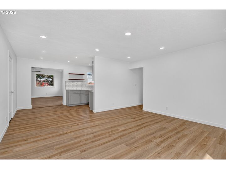 Property Photo:  3516 W 8th St  OR 97058 