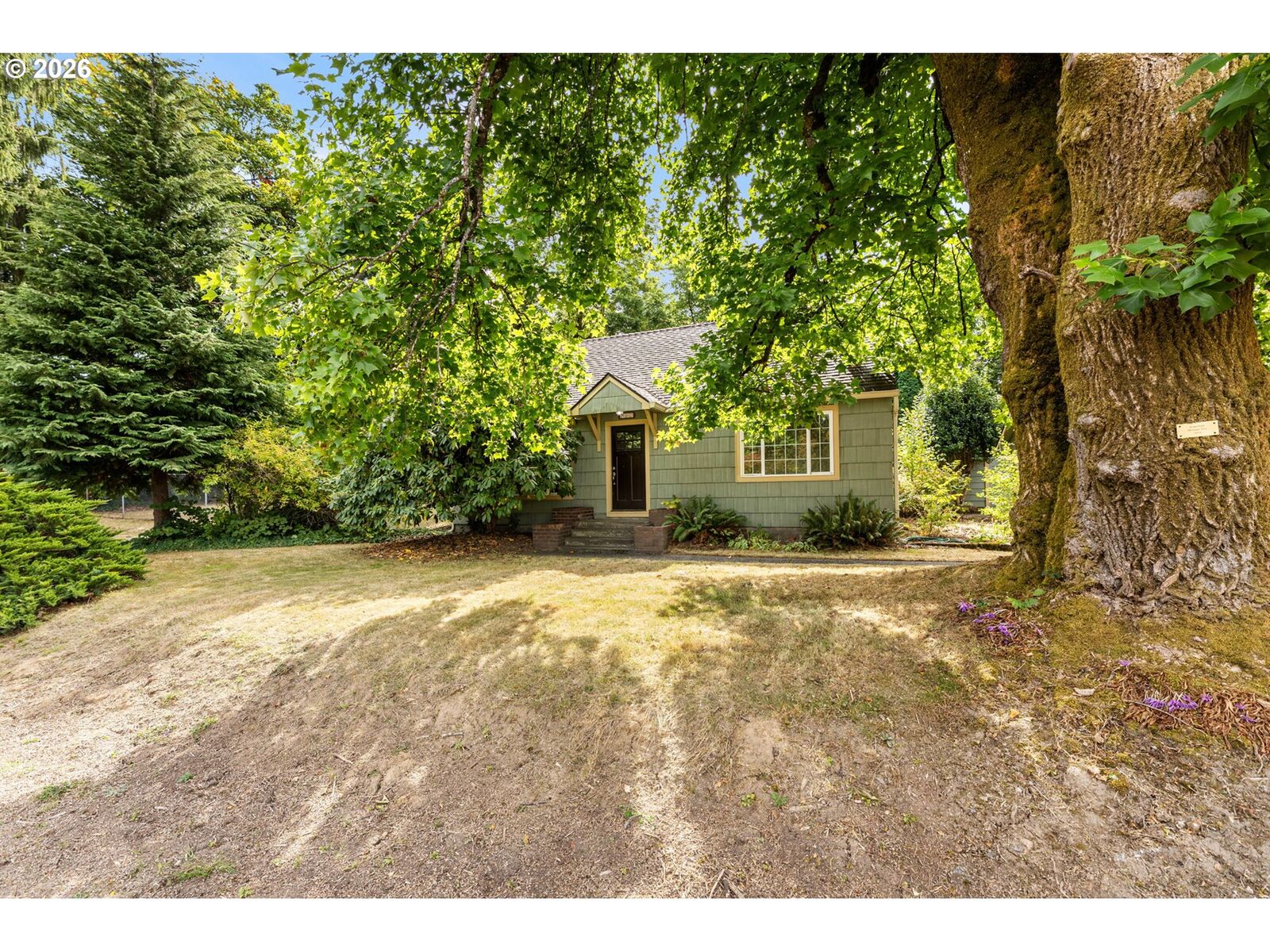 Property Photo:  907 Pioneer St  WA 98642 