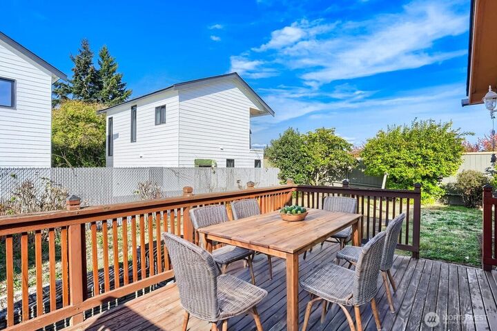 Property Photo: 910 NE 113th Street WA 98125