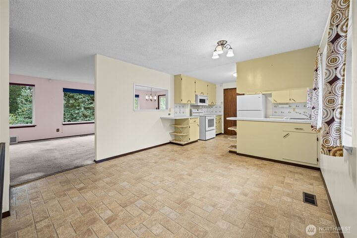 Property Photo: 30071 10th Avenue SW WA 98023
