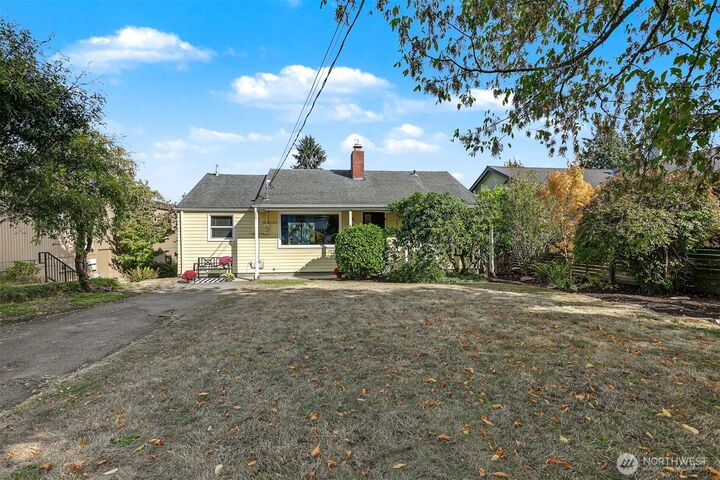 Property Photo: 3046 24th Avenue W WA 98199