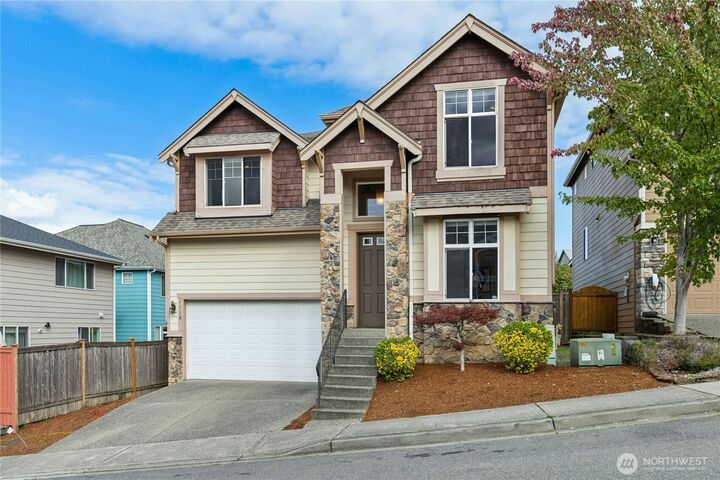 Property Photo:  1118 S 36 Street  WA 98055 