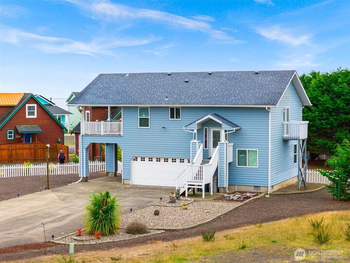 Property Photo:  320  Marina Court  WA 98569 