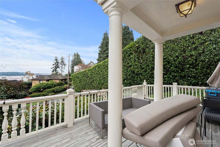 Property Photo: 1435 Newport Way WA 98112