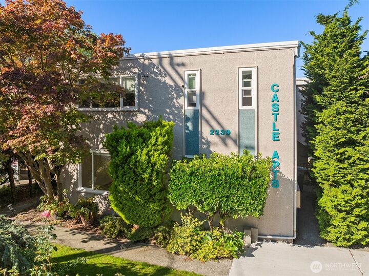 Property Photo:  2239  Yale Avenue E  WA 98102 
