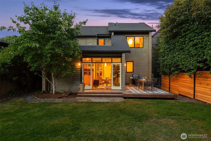 Property Photo:  1819  39th Avenue E  WA 98112 
