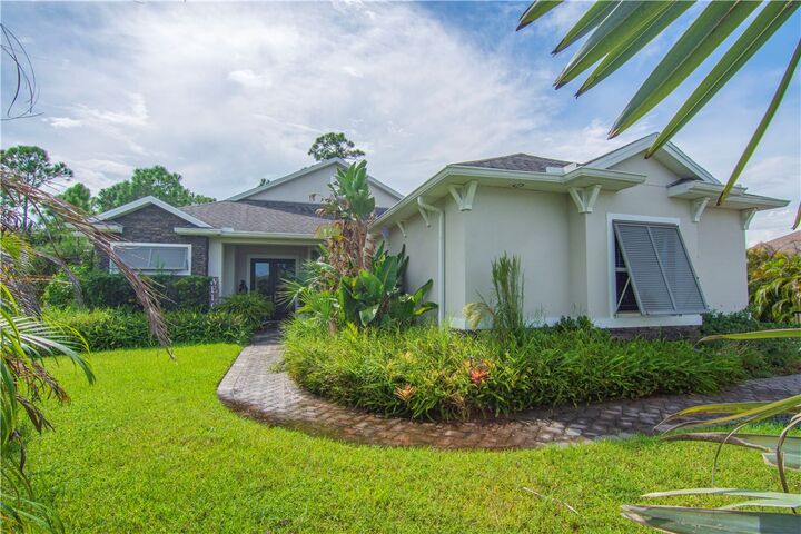 Property Photo:  5963 Sequoia Circle  FL 32967 