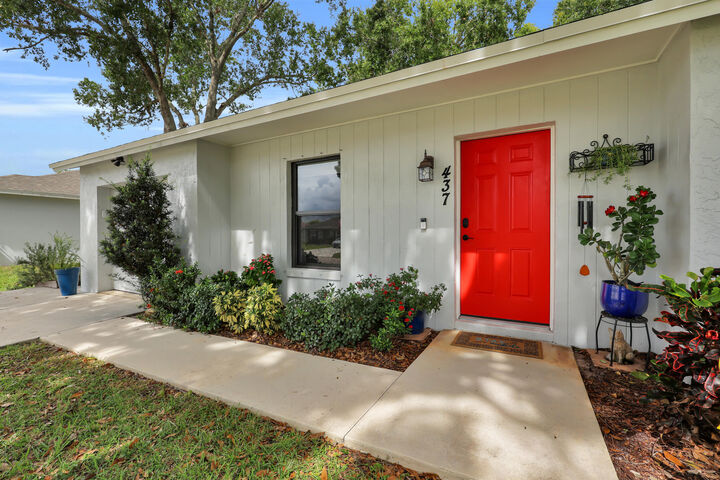 Property Photo:  437 SW Nativity Terrace  FL 34984 