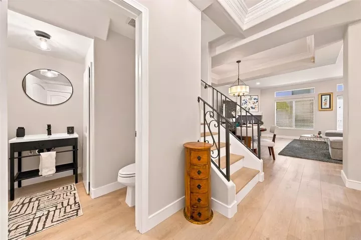 Property Photo:  14819 Magnolia Boulevard 7  CA 91403 