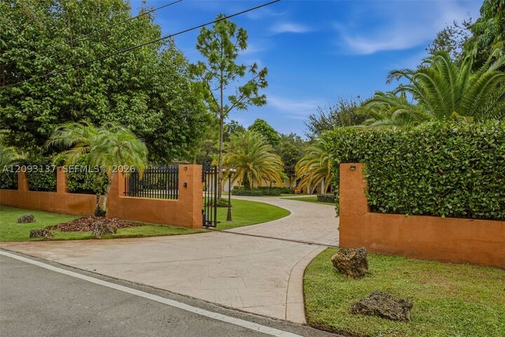 Property Photo: 9801 SW 96th St FL 33176