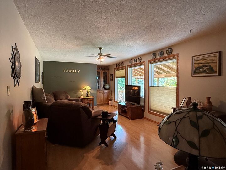 Property Photo:  912 Railway Avenue  SK S0M 1L0 