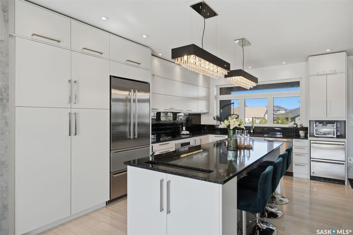 Property Photo:  424 Faldo Crescent  SK S0K 4S1 