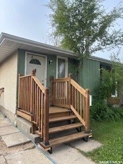 Property Photo:  147 Thomson Avenue  SK S4N 5L2 