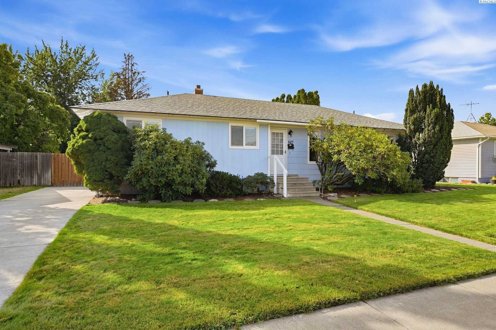 Property Photo: 507 Catskill WA 99354