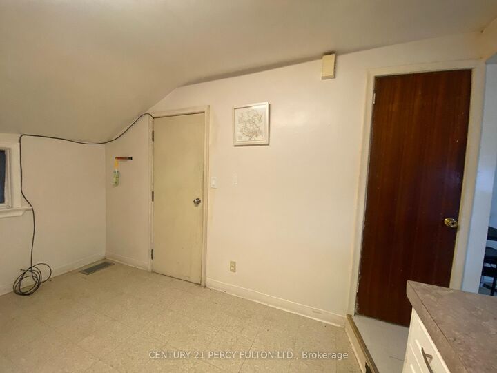 Property Photo:  169 Mary Street N 3  ON L1G 5C1 