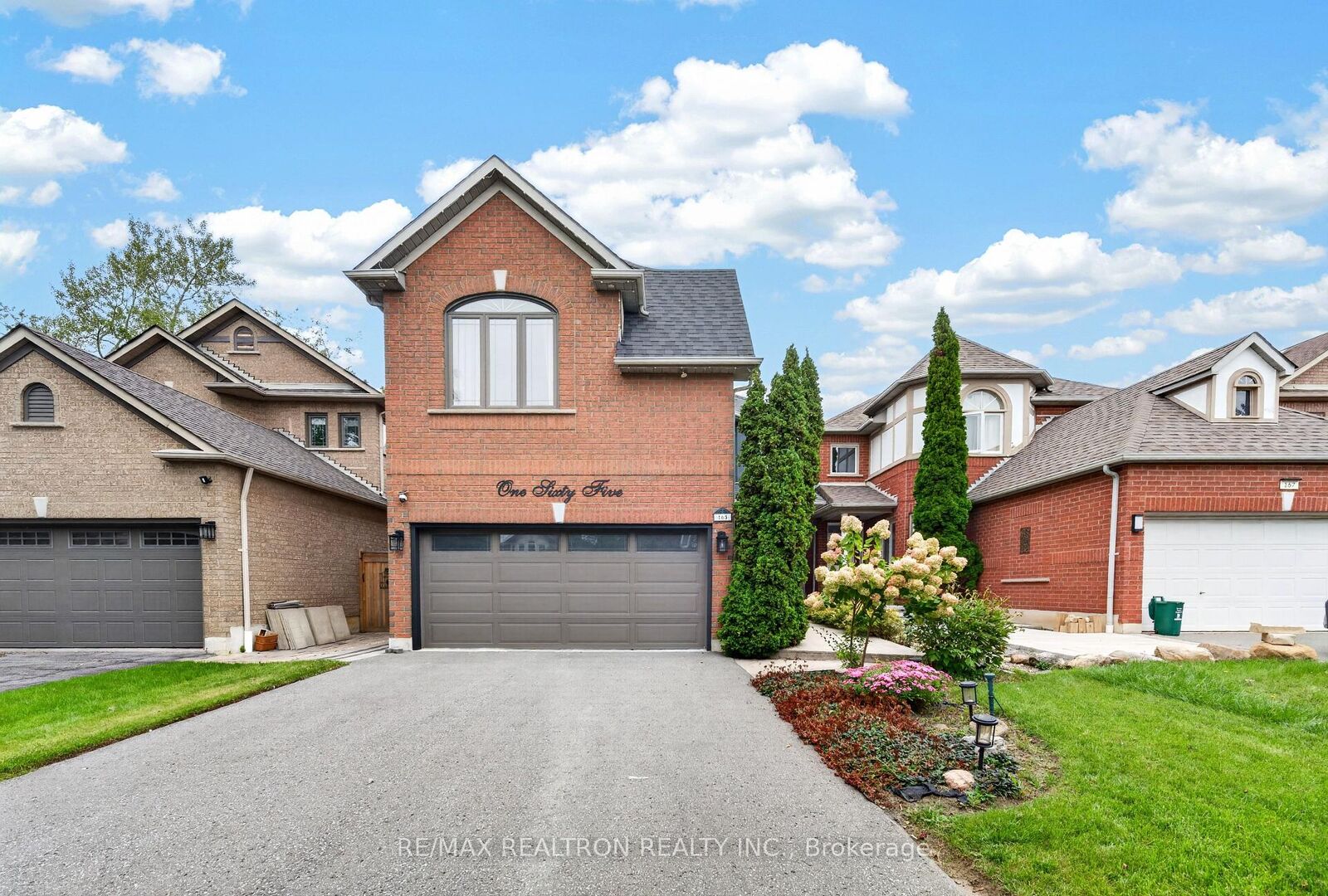 Property Photo:  165 Thicket Crescent  ON L1V 6S5 