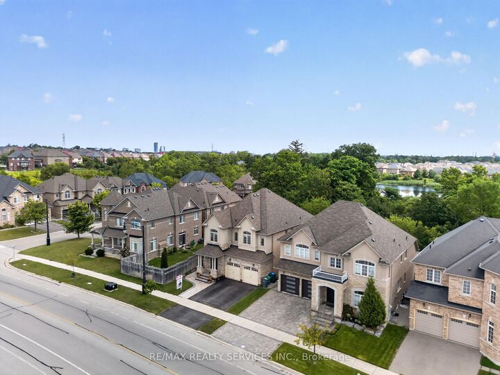 Property Photo:  15 Bonnie Braes Drive  ON L6Y 0X5 