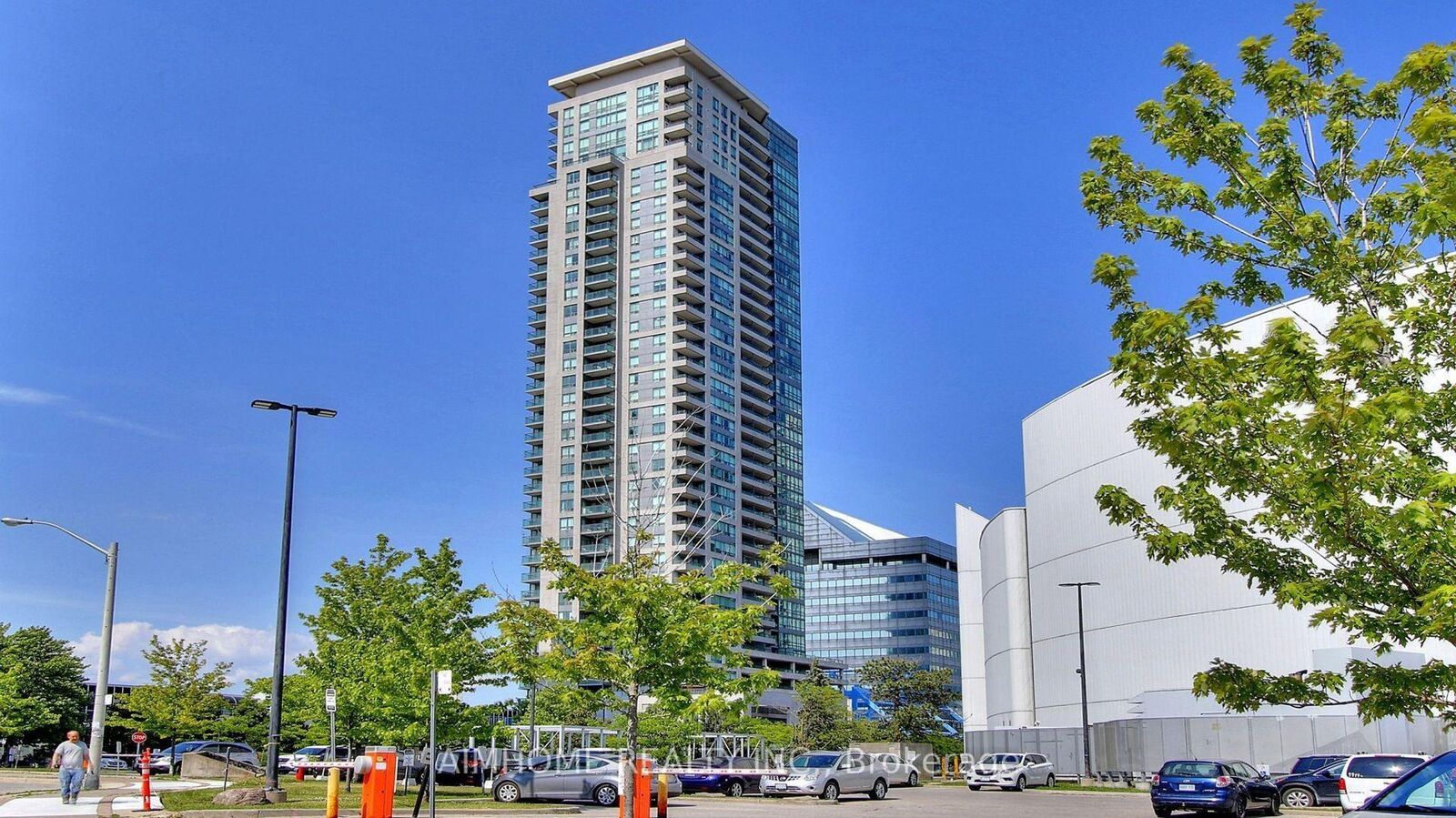 Property Photo: 60 Brian Harrison Way 1107 ON M1P 5J5