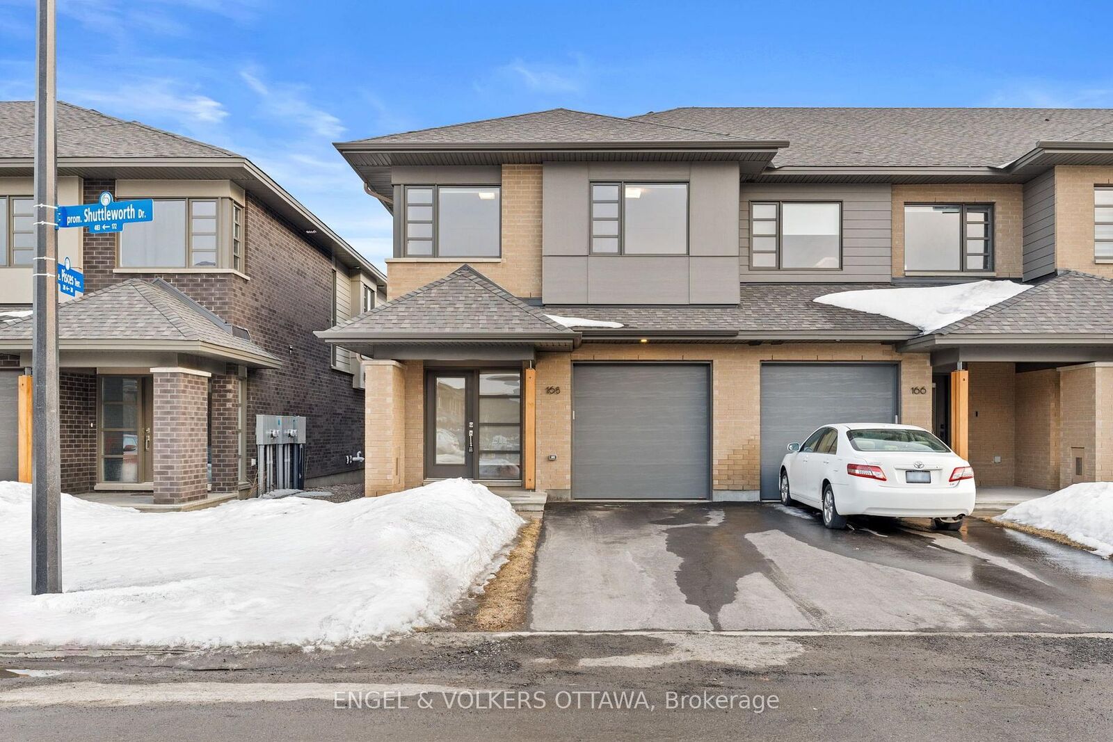 Property Photo:  168 Shuttleworth Drive  ON K1T 0S8 