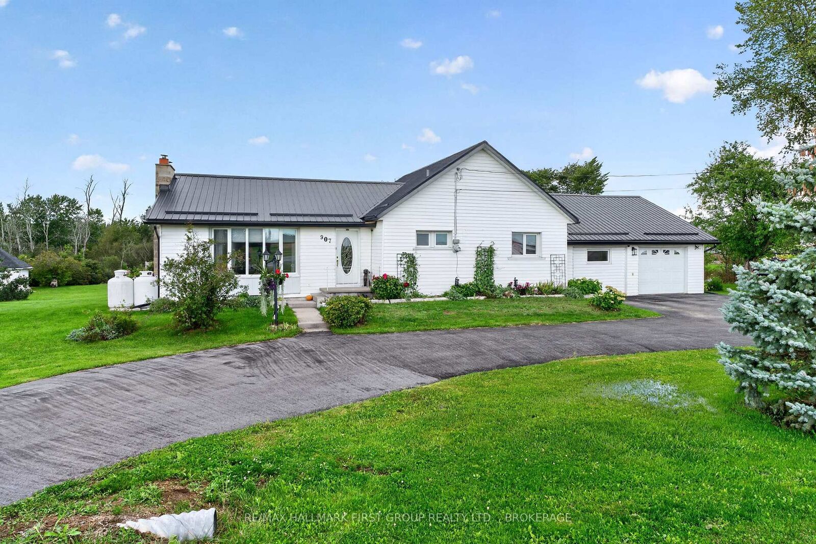 Property Photo:  907 Millhaven Road  ON K0H 2H0 
