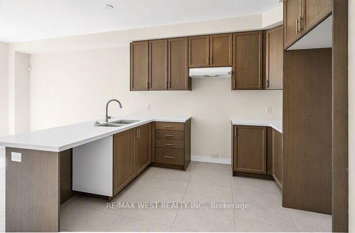 Property Photo:  43 Ed Ewert Avenue  ON L1B 0W7 