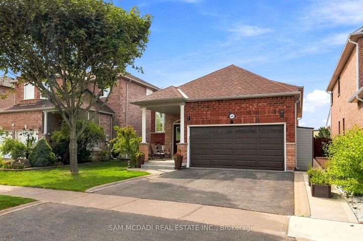 Property Photo: 400 Forest Fountain Drive ON L4H 1W4