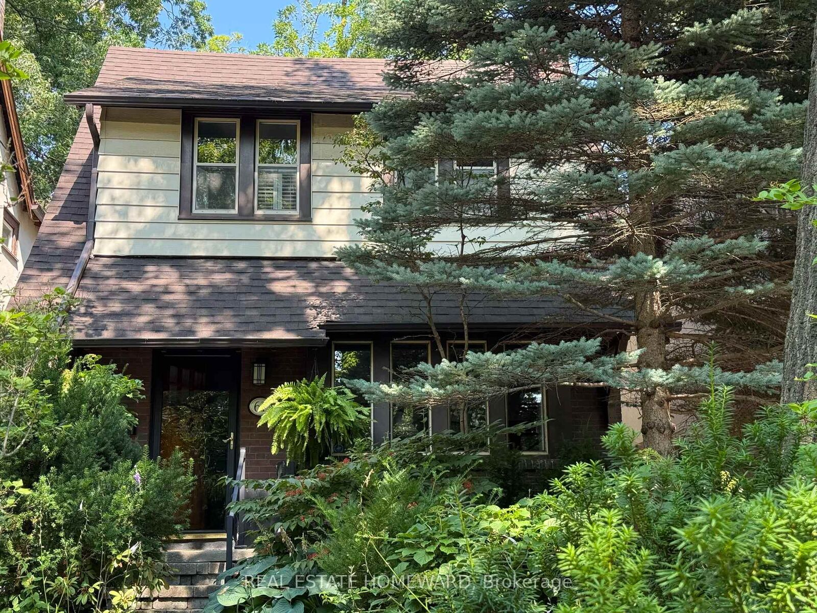 Photo de la propriété:  61 Normandy Boulevard  ON M4L 3K4 