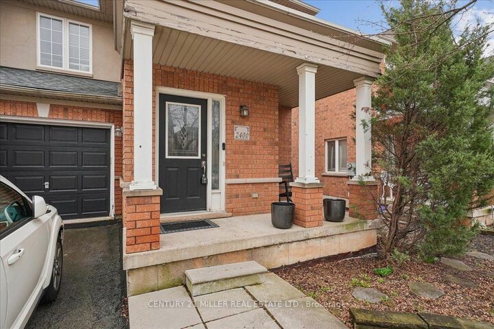 Property Photo: 2400 Sequoia Way ON L6M 4Z7