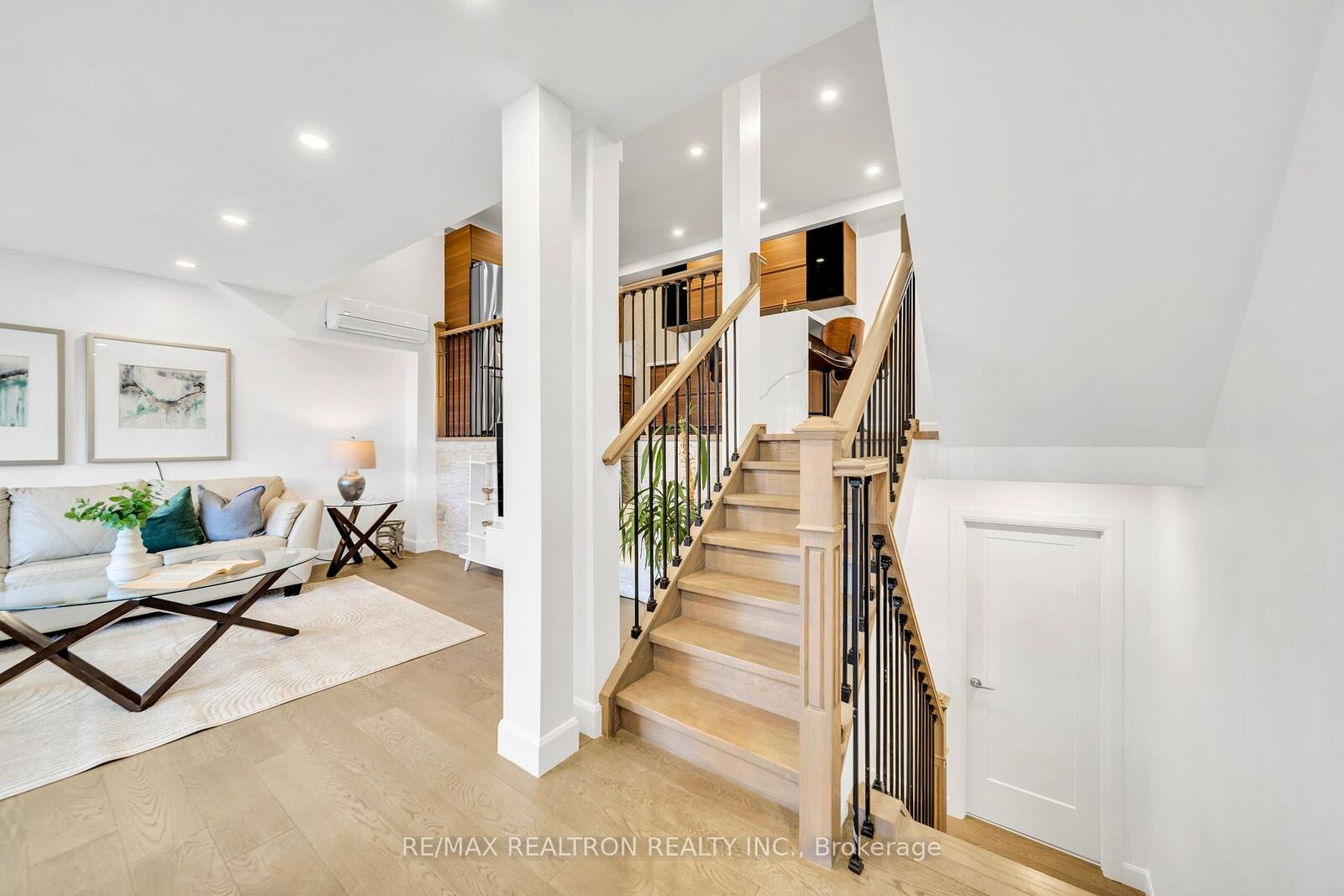 Property Photo:  297 Milestone Crescent  ON L4G 3M2 