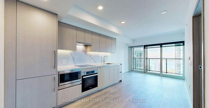 Property Photo:  1 Concord Cityplace Way 2306  ON M5V 0X3 