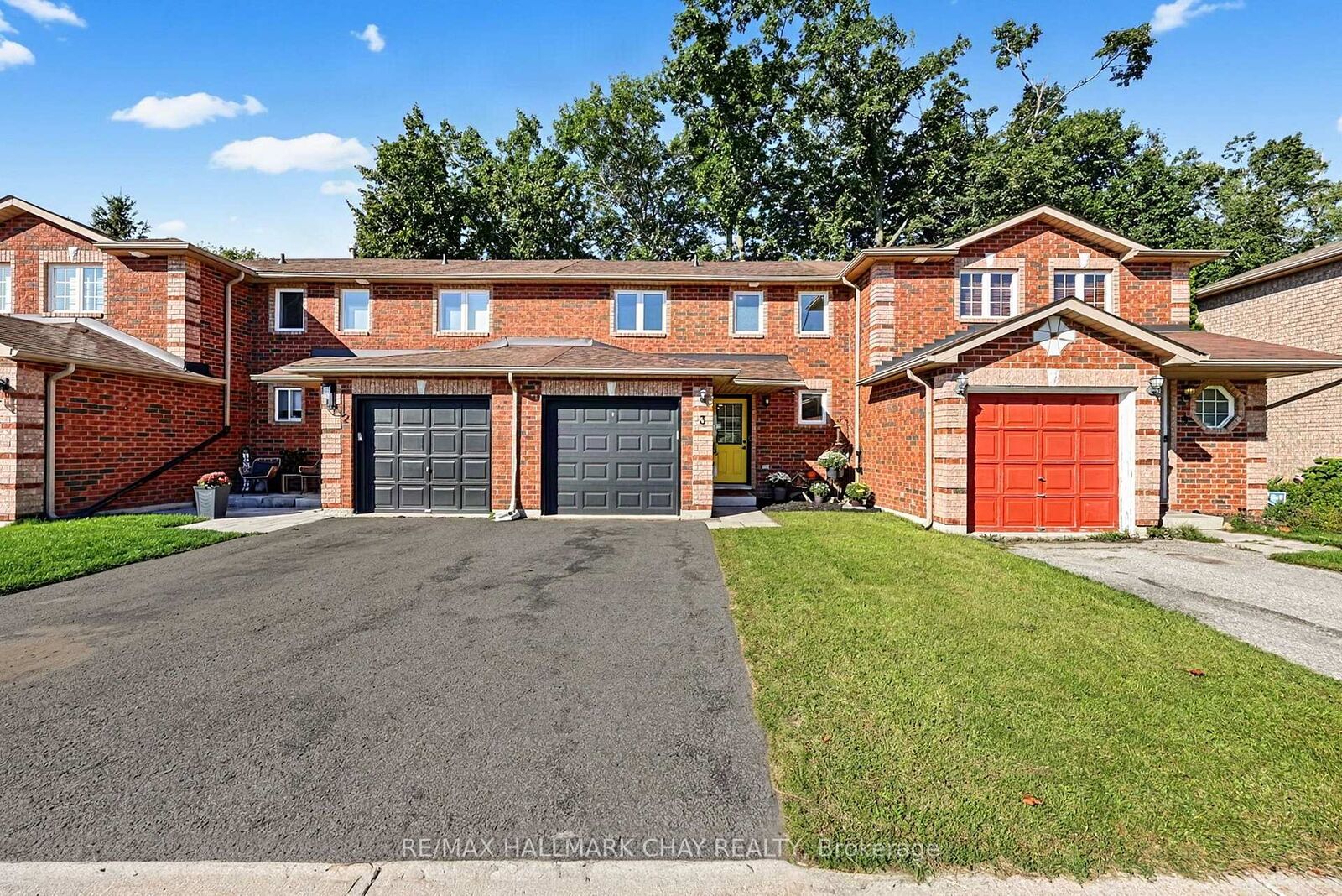 Property Photo: 38 Kenwell Crescent 3 ON L4N 0Z6