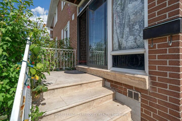 Property Photo:  11 Dixiana Court  ON M3L 1X3 