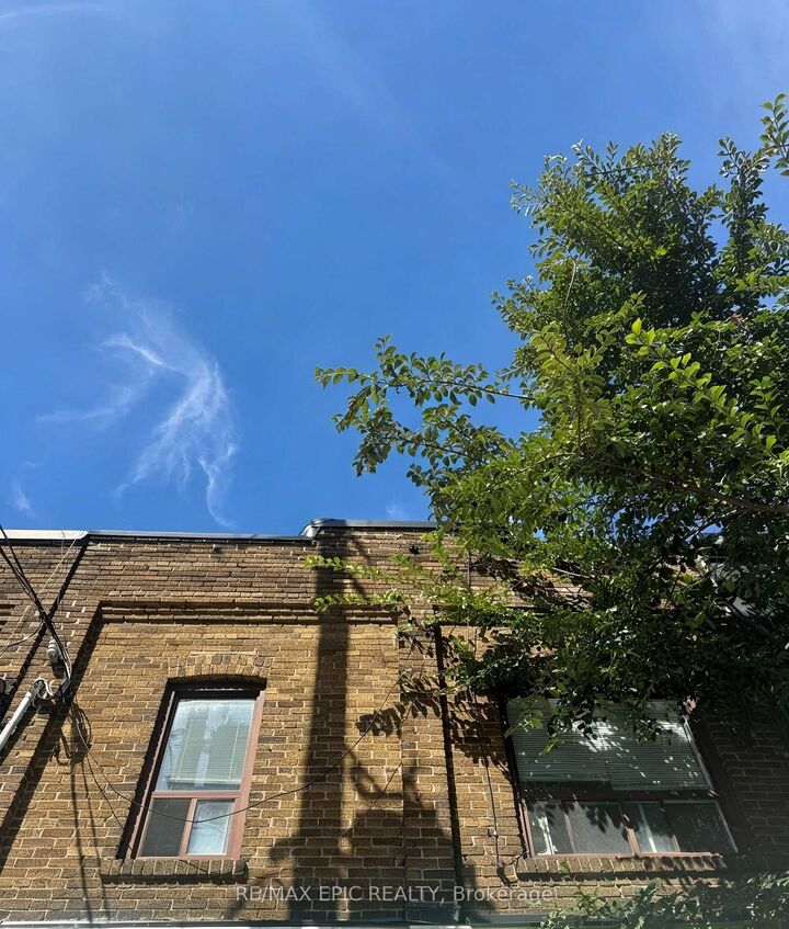 Property Photo:  1044 Kingston Road Upper/2nd Floor  ON M4E 1T4 