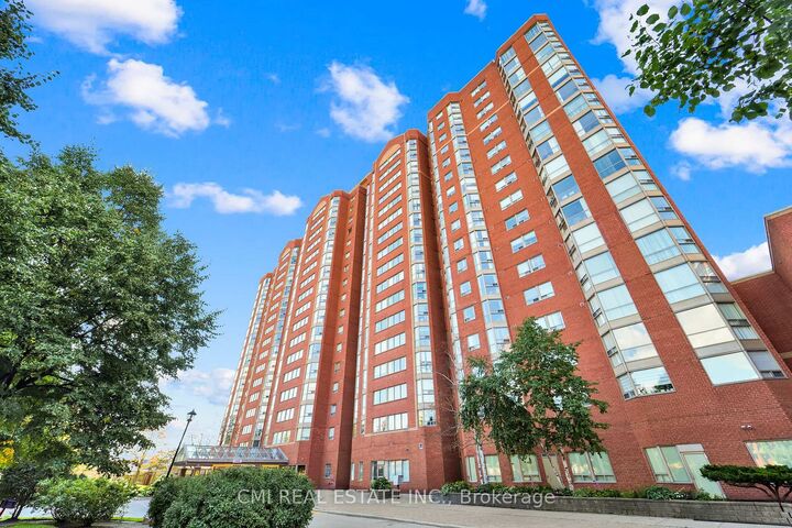 Photo de la propriété: 2466 Eglinton Avenue E 1510 ON M1K 5J8